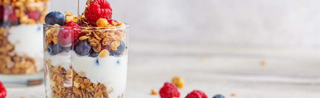 Yoghurt bowl with berries and granola