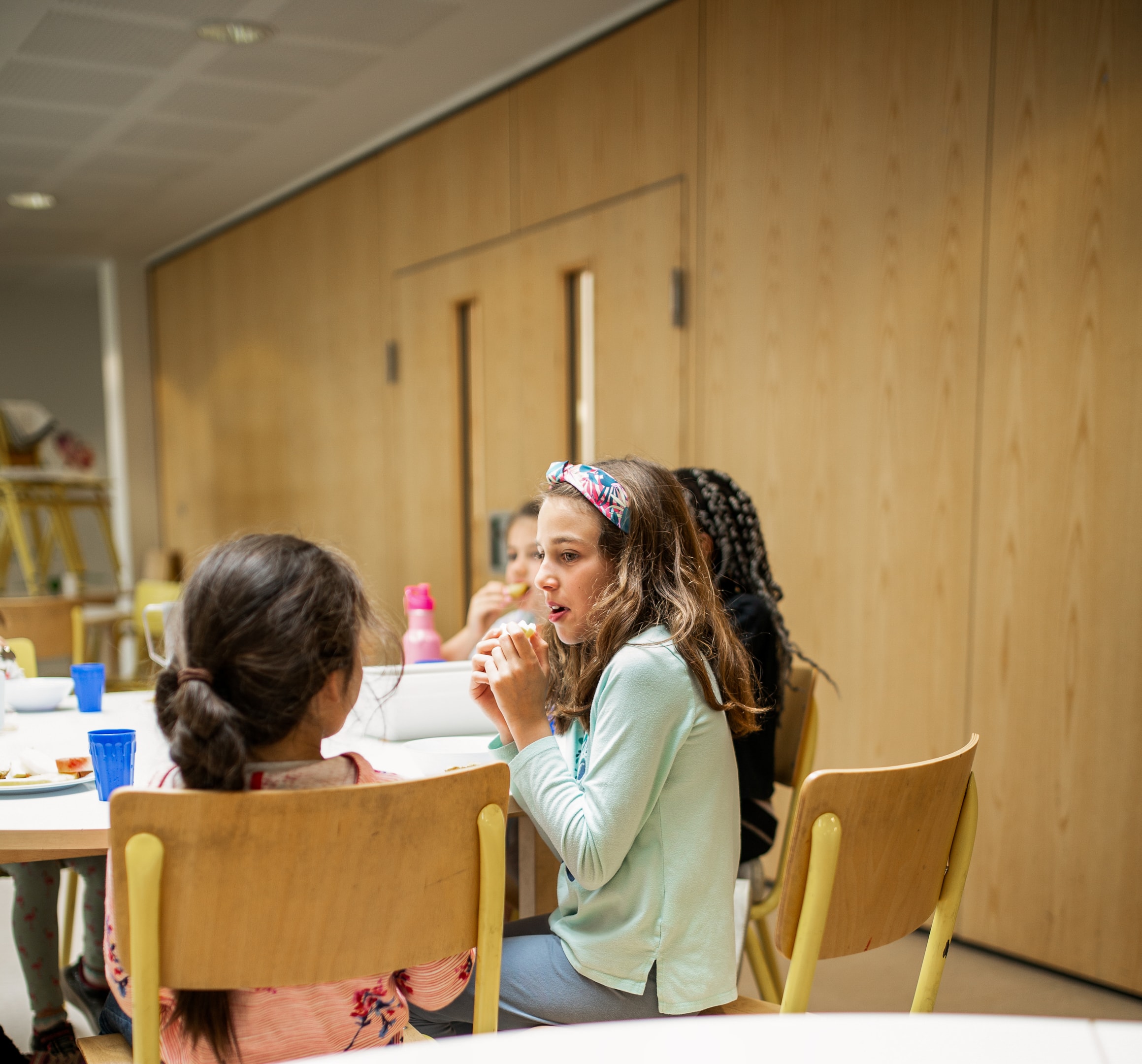 Free breakfast clubs at all primary schools is the government's intention.